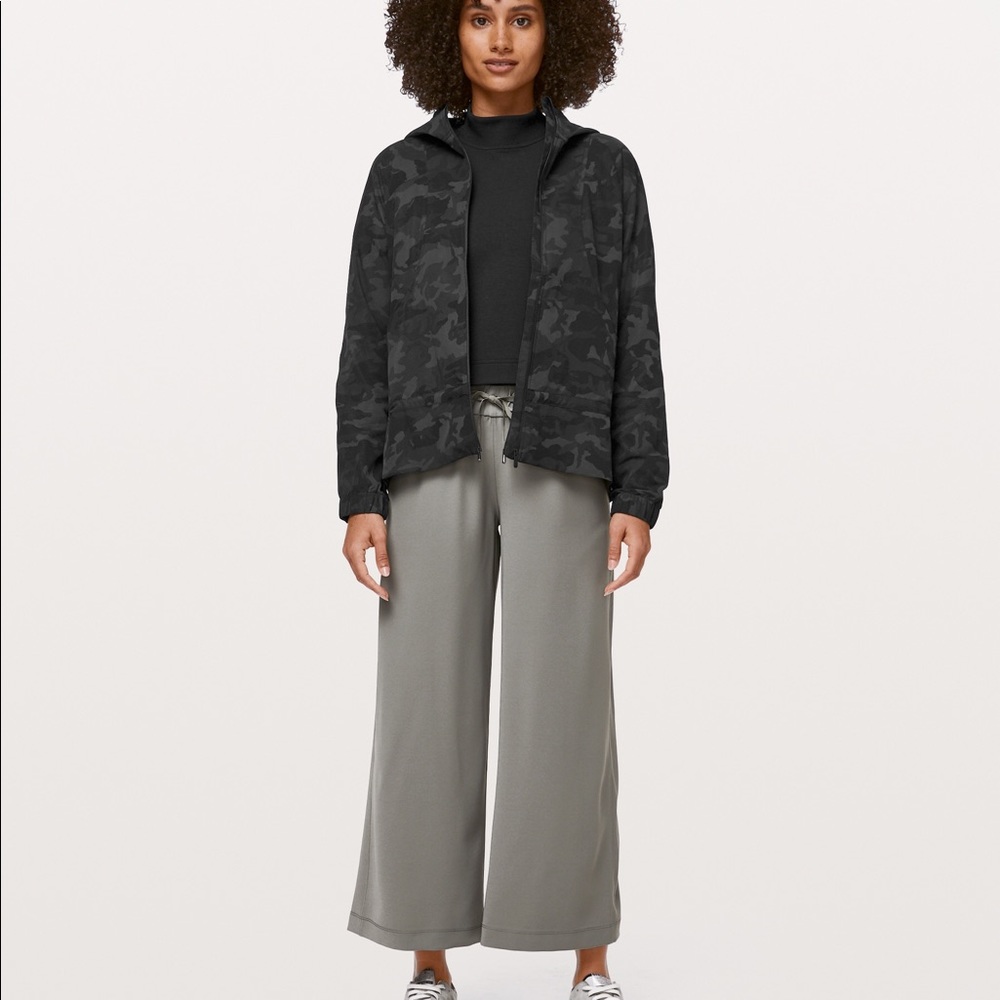 Lululemon Pack it Up Jacket 10 Camo